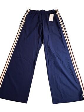 Mondetta Navy Sweatpants with White and Burgundy Side Stripes
Large
New with tag